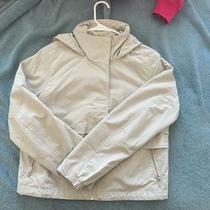 Lululemon light weight jacket, perfect for spring/summer